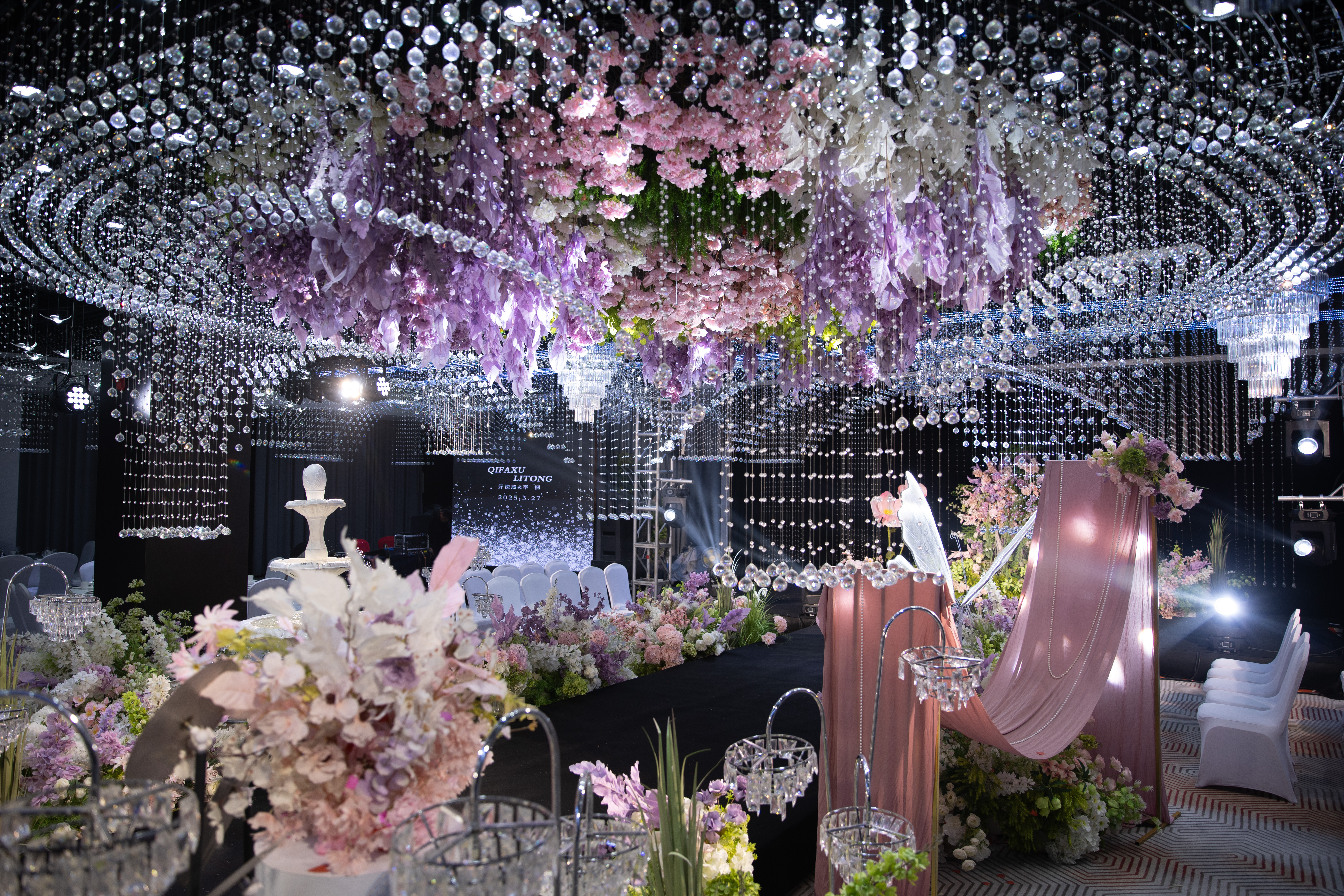 婚禮篇丨粉紫交織，是春日云霞偷吻了夢幻花海