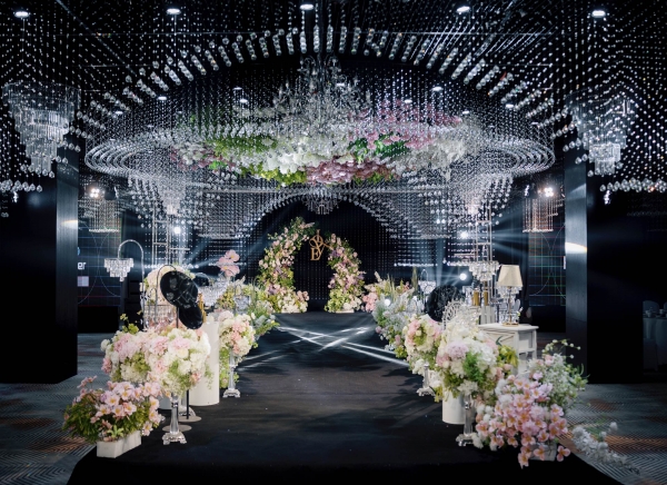 婚禮篇丨水晶綴夢，繁花鋪錦，締結(jié)婚禮綺境